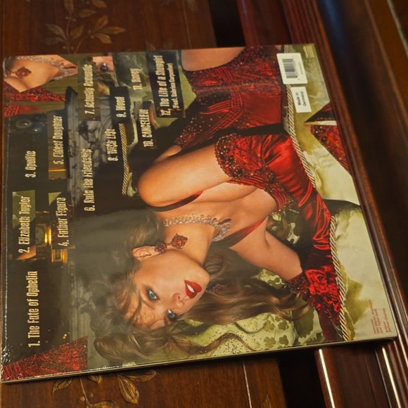 Taylor Swift The Life Of A Showgirl - Picture 2 of 3